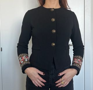 Giacca corta Dixie nera con ricami