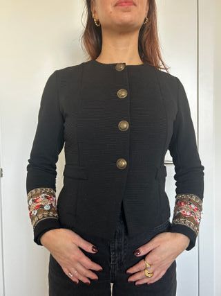 Giacca corta Dixie nera con ricami