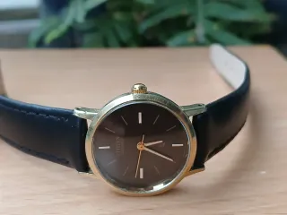 Reloj Citizen Cuarzo Mujer Negro/Dorado