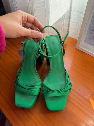 Sandalias Stradivarius verdes tacón plataforma