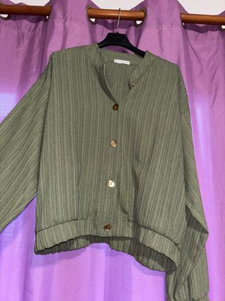 Camisa verde de manga larga