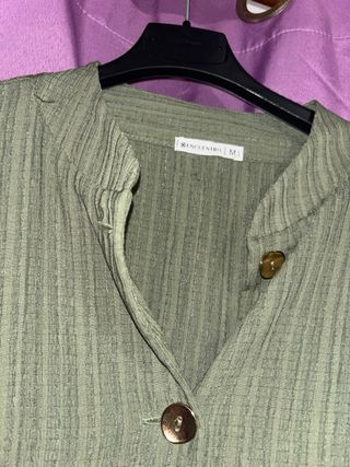 Camisa verde de manga larga