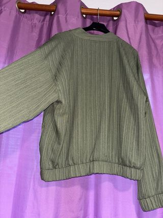 Camisa verde de manga larga