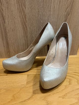 Tacones BCBGENERATION Plateados