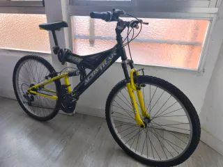 Bicicleta ActivTrack Urban 8 con bomba de pie.