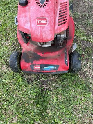 Cortacésped Toro Rojo