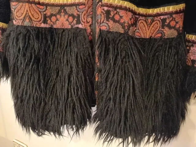 Abrigo boho negro de  terciopelo y peluche