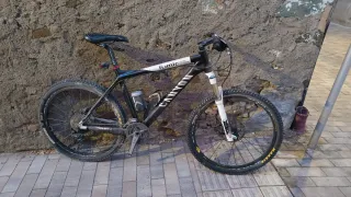 Bicicleta Canyon edición FUMIC Negra