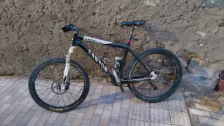 Bicicleta Canyon edición FUMIC Negra