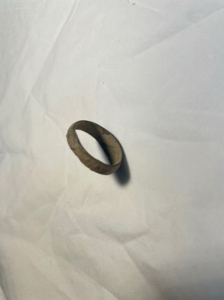 Anillo antiguo bronce sin limpiar