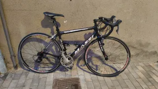 Bicicleta de carretera Massi Negra