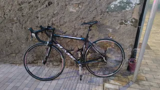 Bicicleta de carretera Massi Negra