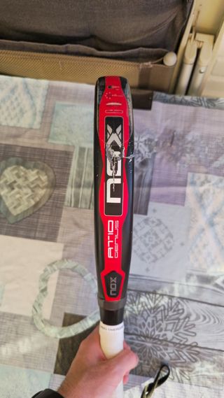 Pala Nox AT10 Genius 18K Agustín Tapia 2023