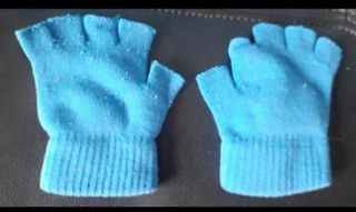 Mitones: guantes sin dedos. Poco usados.