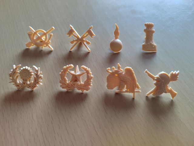 Lote 8 emblemas cuello Armas y Cuerpos.