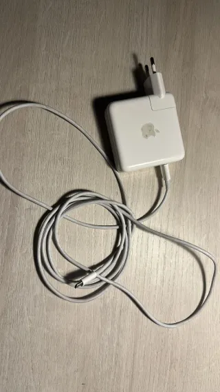 Cargador Apple MacBook Pro M1