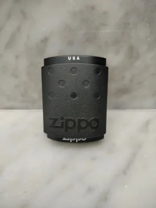 Due vecchi accendini americani