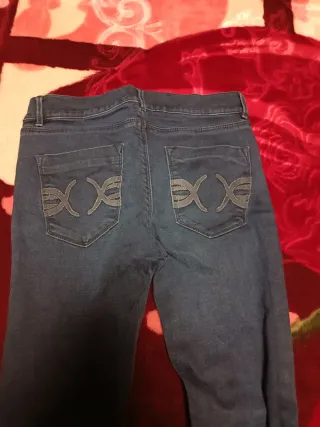 Vaqueros ZARA bordados florales