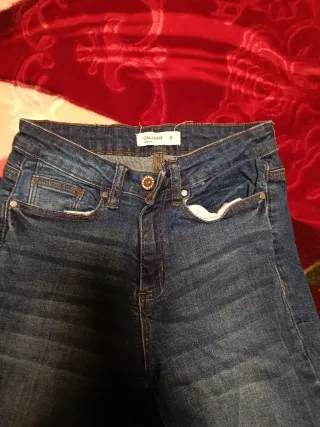 Vaqueros ZARA bordados florales