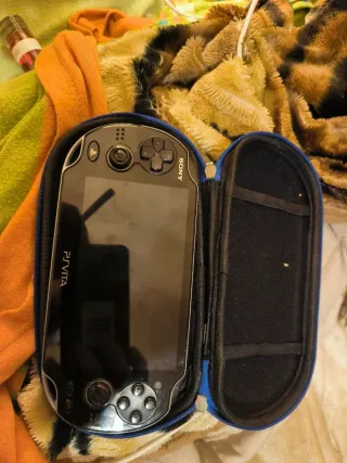 PS Vita Sony Negra + PlayStation 1