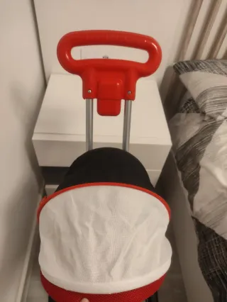 Triciclo infantil con capota y volante Usado 1 dia