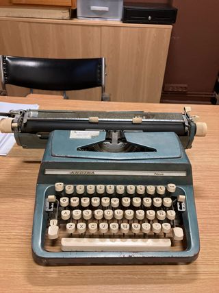 Máquina de escribir Andina Nova