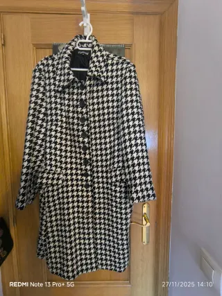 Abrigo de mujer estampado pata de gallo