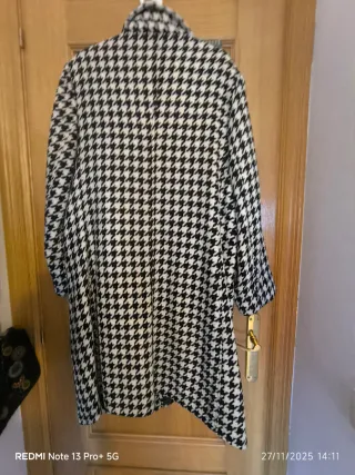 Abrigo de mujer estampado pata de gallo