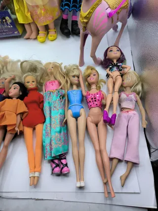 Lote Muñecas Barbie, Bratz, Disney y más