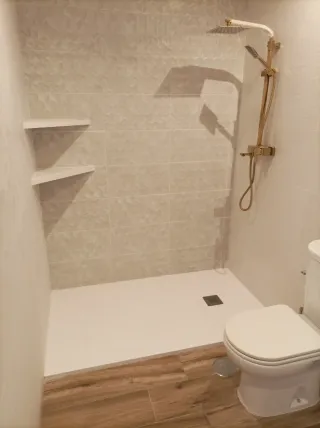 Albañil en san José Alcalá y la rinconada Sevilla