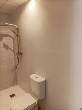 Albañil en san José Alcalá y la rinconada Sevilla