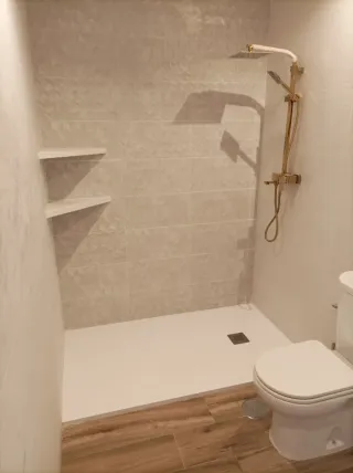 Albañil en san José Alcalá y la rinconada Sevilla