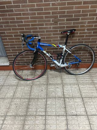 Bicicleta de carretera BH Iseran