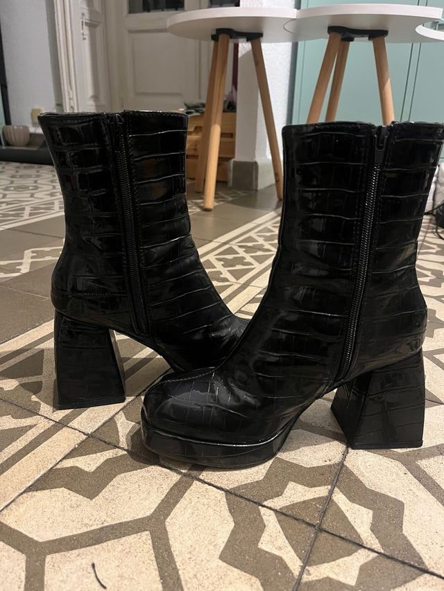 Botas de tacón negras con plataforma