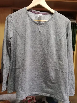 Camiseta térmica gris manga larga