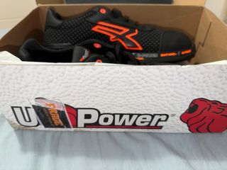 Zapatos de seguridad U-Power negros y naranjas