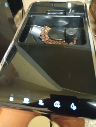 Cafetera Superautomática Negra