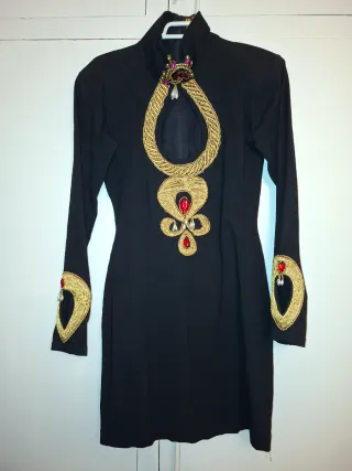 Vestido fiesta negro adornos joya