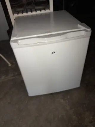 Mini frigorifero OK 80L - Ideale per ufficio/camera