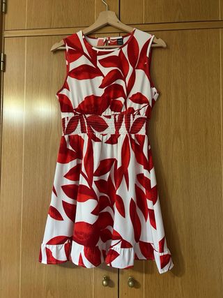 Vestido floral rojo y blanco