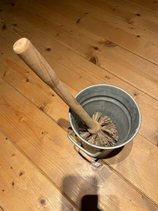 Scopino WC e Secchio Labour & Wait London