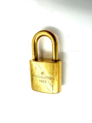 Candado Louis Vuitton Dorado con Llaves