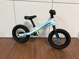 Bicicleta Giant PRE sin pedales