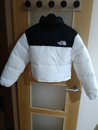Chaqueta The North Face Blanca y Negra
