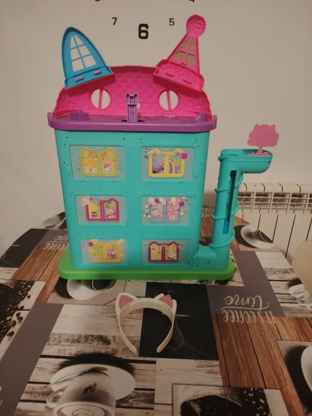 Casa Gaby con personajes y orejas