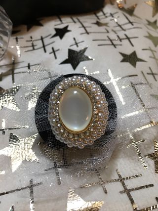 gran Anillo con perlitas  y piedra Nacarada Lujo