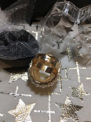 gran Anillo con perlitas  y piedra Nacarada Lujo