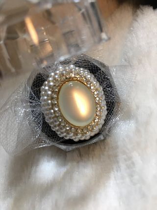 gran Anillo con perlitas  y piedra Nacarada Lujo