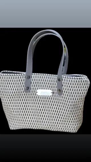 Bolso artesanal beige y gris