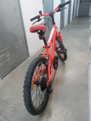 Bicicleta infantil Atractor,  20 pulgadas